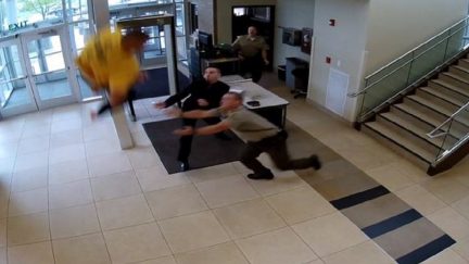 Man jumps over balcony trying to escape Utah courtroom